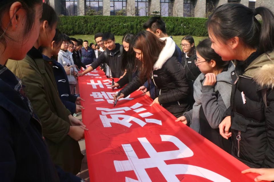 化学学院纪念“11·27 ”烈士殉难68周年祭扫活动