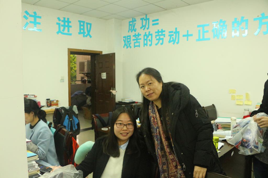 化学学院领导慰问2018届考研学生