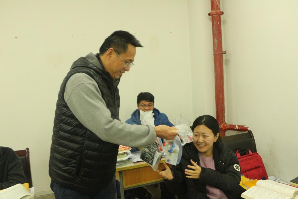 化学学院领导慰问2018届考研学生