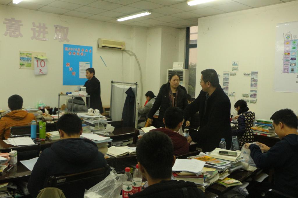 化学学院领导慰问2018届考研学生